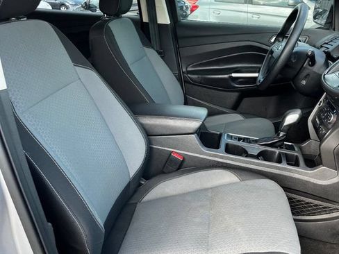 Used 2019 Ford Escape SE FWD image 17