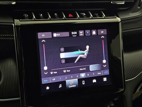 Used 2025 Jeep Grand Cherokee Laredo RWD image 15