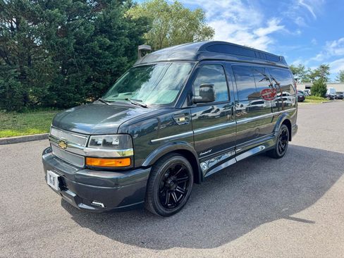 Used 2018 Chevrolet Express 2500 w/ Enhanced Convenience Package RWD image 1