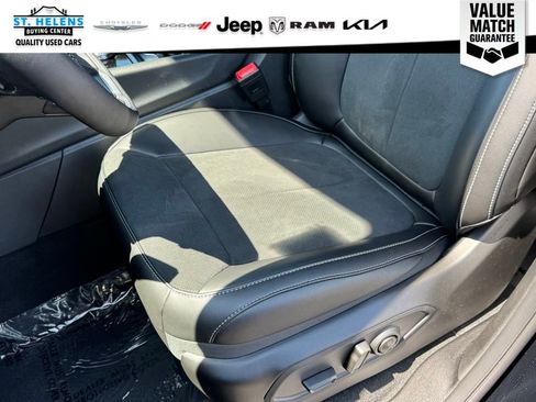 Certified 2025 Jeep Grand Cherokee Altitude AWD/4WD image 16