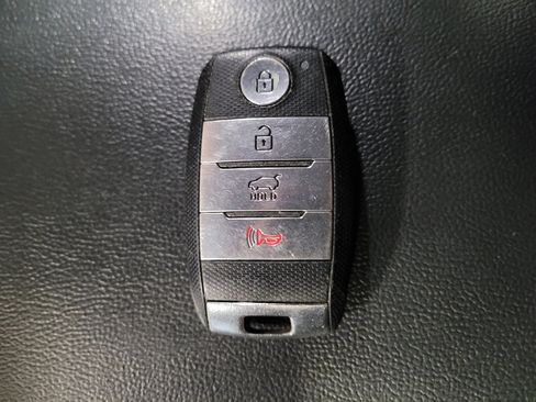 Used 2020 Kia Sorento S FWD image 32