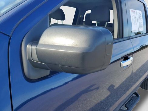 Used 2021 Nissan Titan SV w/ SV Convenience Package image 11