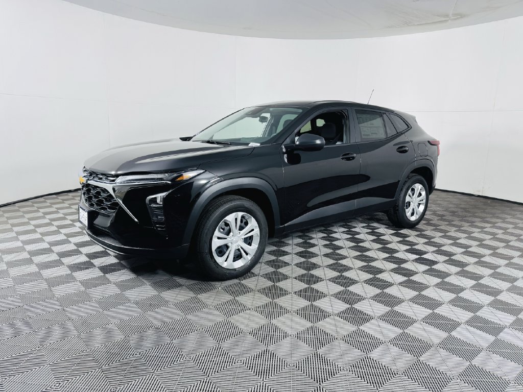 Used 2026 Chevrolet Trax LS FWD image 4