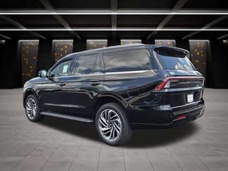 New 2027 Lincoln Navigator Premiere RWD video 3