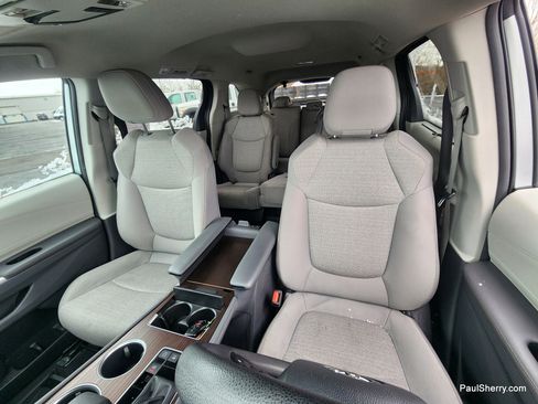 Used 2024 Toyota Sienna LE image 21