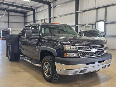 Used 2005 Chevrolet Silverado 3500 LT w/ Heavy-Duty Power Package AWD/4WD image 3