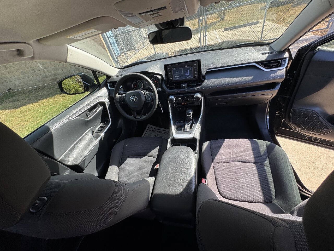 Used 2019 Toyota RAV4 LE FWD image 26