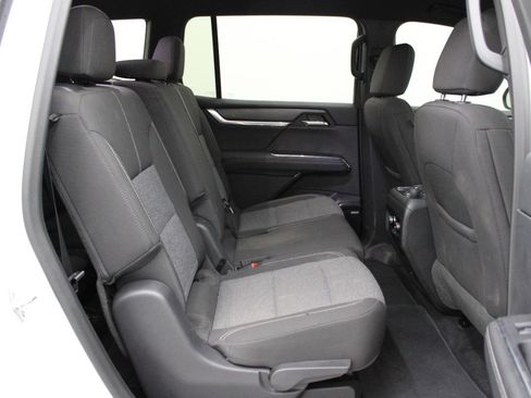 Used 2025 GMC Acadia Elevation image 12