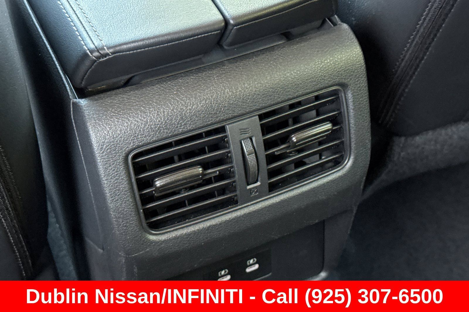 Used 2024 Nissan Rogue SL AWD/4WD image 44