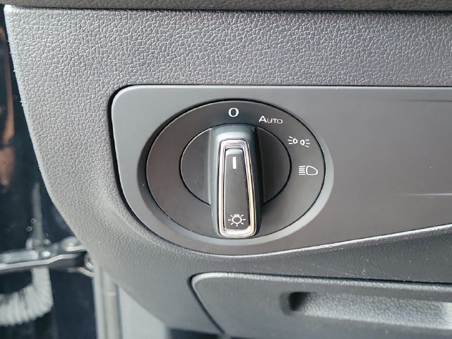 Used 2024 Volkswagen Tiguan SE w/ Panoramic Sunroof Package FWD image 29