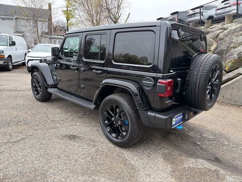 Used 2023 Jeep Wrangler Unlimited Sahara w/ Cold Weather Group image 3