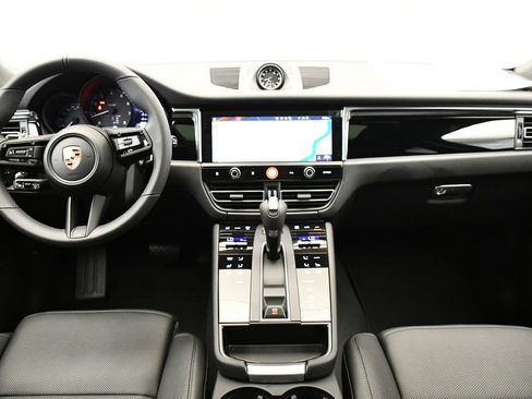 Certified 2026 Porsche Macan AWD/4WD image 22