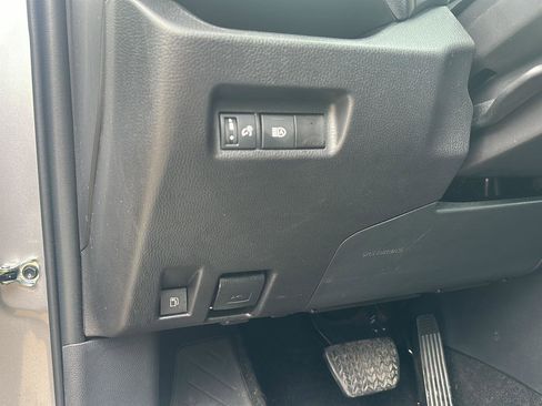 Used 2025 Toyota RAV4 XLE image 19