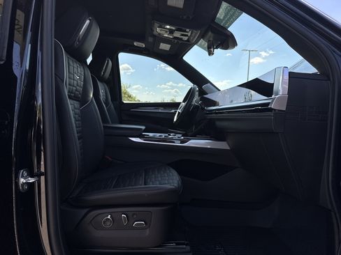 Used 2025 Cadillac Escalade Sport Platinum w/ LPO, ONYX Package image 35