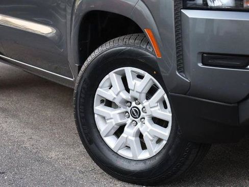 Used 2022 Nissan Frontier SV w/ Technology Package AWD/4WD image 3
