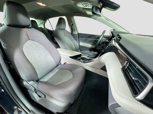 Used 2020 Toyota Camry LE w/ Convenience Package image 29