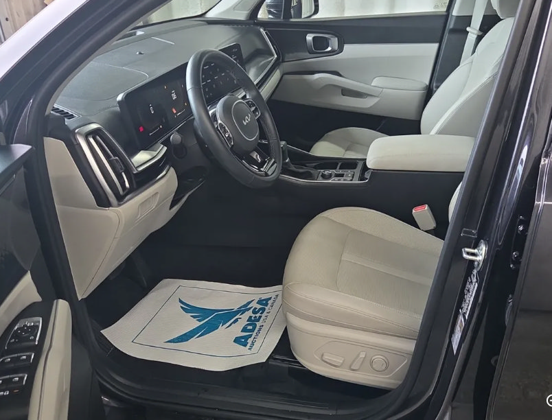 Used 2025 Kia Sorento S AWD/4WD image 9