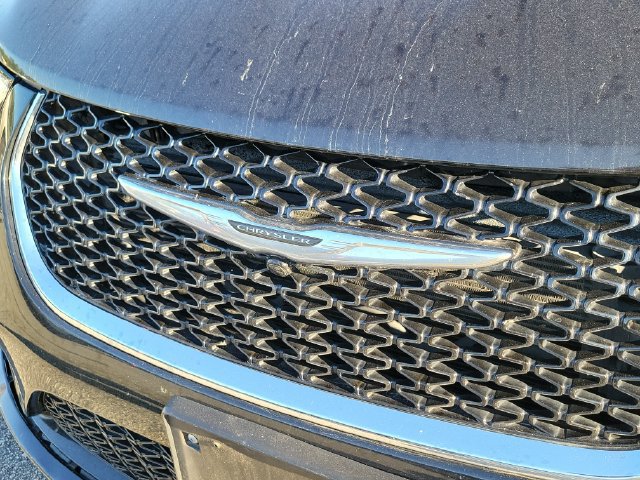 Certified 2023 Chrysler Pacifica Touring-L FWD image 5