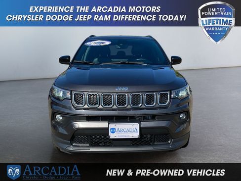 Used 2024 Jeep Compass Latitude image 8