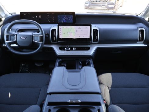 Used 2025 Ford Expedition Active image 24