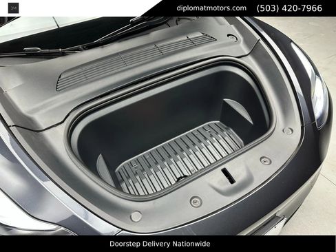 Used 2025 Tesla Model Y Long Range image 41