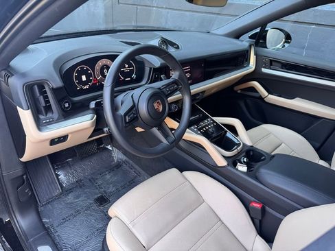 Certified 2025 Porsche Cayenne Coupe image 4