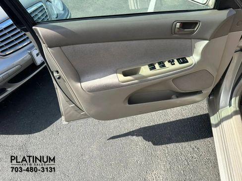 Used 2004 Toyota Camry LE image 16