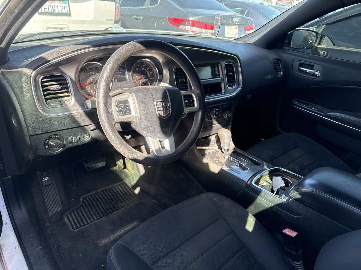 Used 2011 Dodge Charger SE RWD image 4