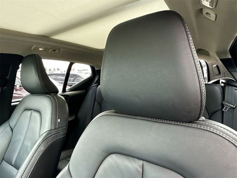 Used 2024 Volvo XC40 B5 Plus image 22
