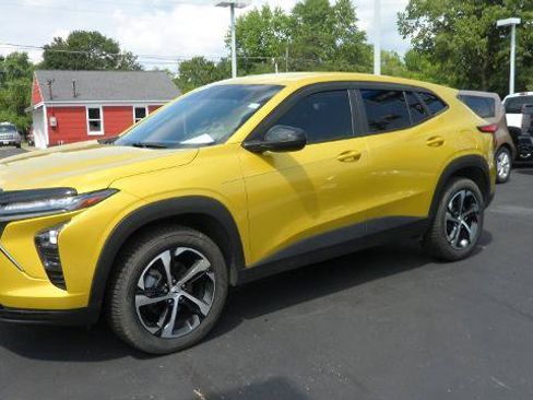 Used 2024 Chevrolet Trax RS w/ Driver Confidence Package FWD image 1