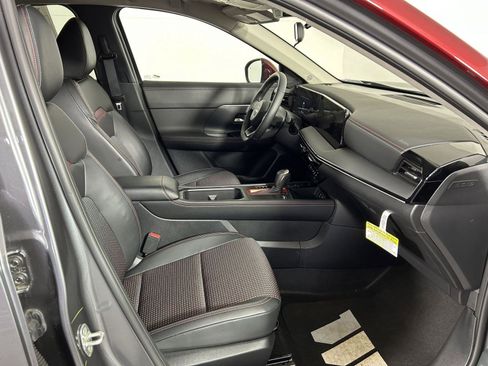 Used 2025 Nissan Kicks SR FWD image 28