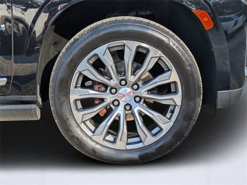 Used 2021 GMC Yukon Denali w/ Denali Premium Package image 10