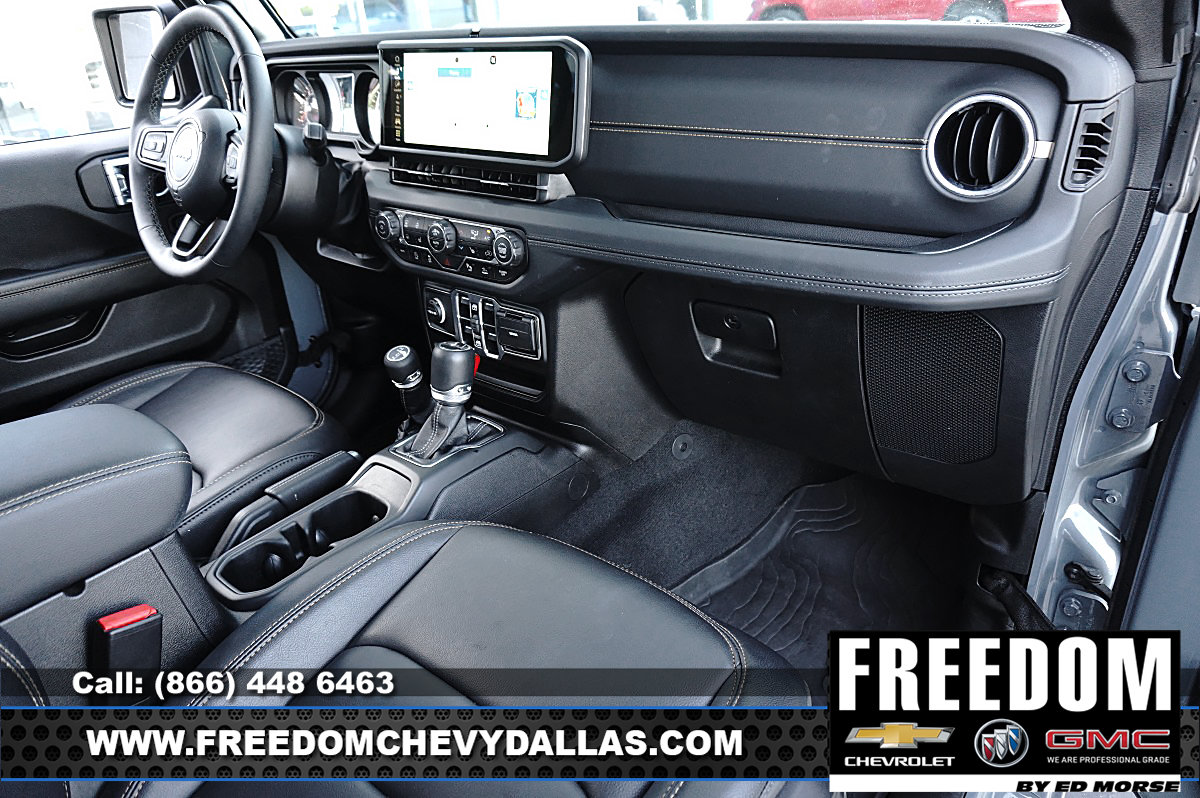 Used 2025 Jeep Gladiator Sport AWD/4WD image 8