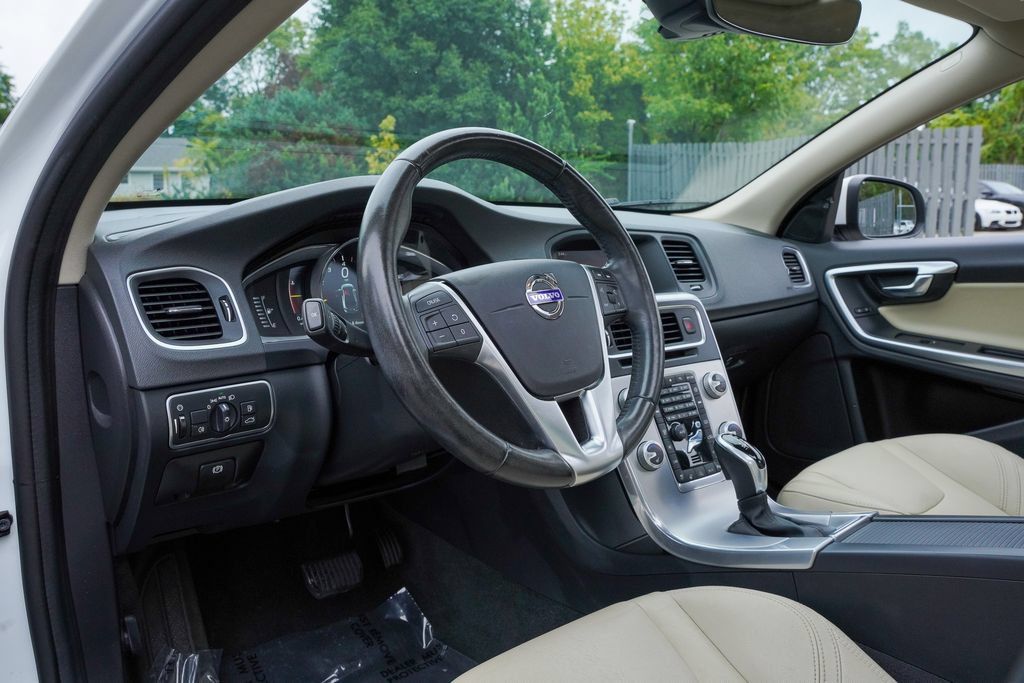 Used 2018 Volvo S60 T5 Dynamic w/ Vision Package AWD/4WD image 11