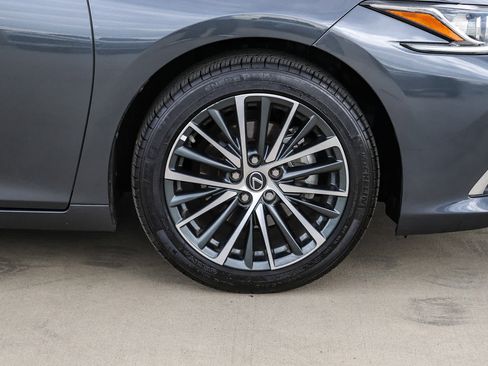 Certified 2025 Lexus ES 300h w/ Premium Package FWD image 9