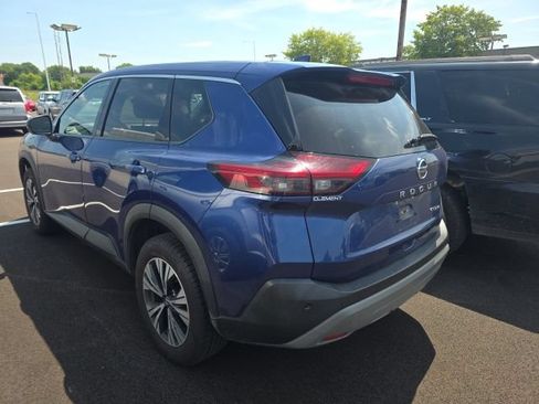 Used 2021 Nissan Rogue SV AWD/4WD image 2