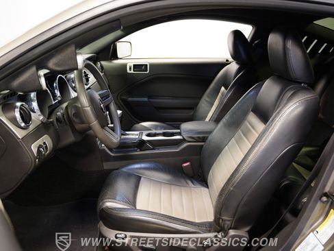 Used 2005 Ford Mustang GT RWD image 39