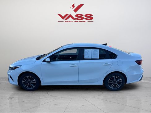 Used 2024 Kia Forte LXS FWD image 2