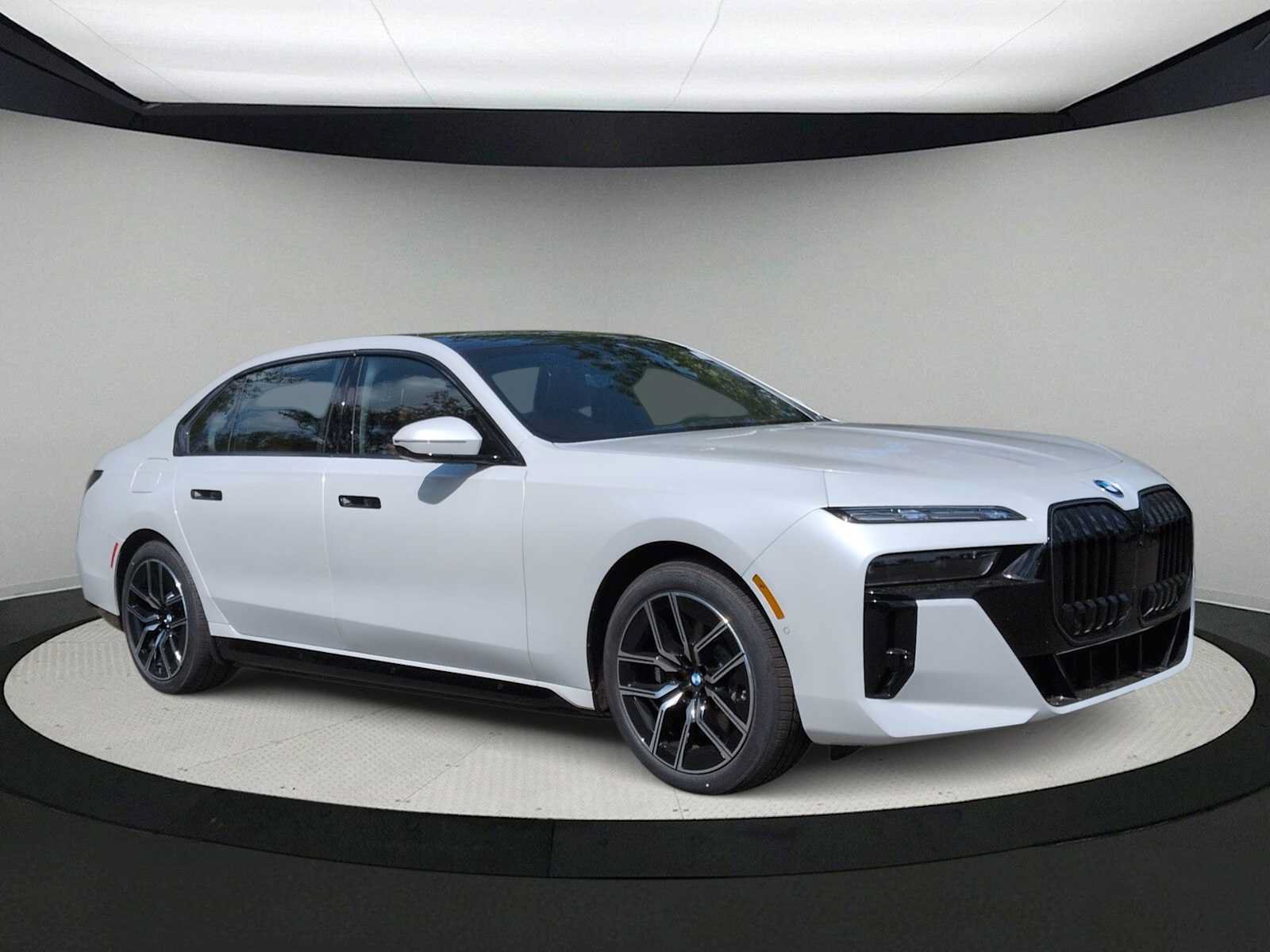 Used 2026 BMW i7 xDrive60 w/ Executive Package AWD/4WD image 2