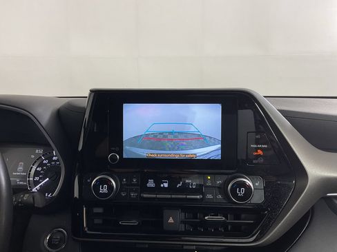 Used 2023 Toyota Highlander XLE AWD/4WD image 31