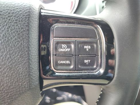 Used 2016 Dodge Grand Caravan SE image 23