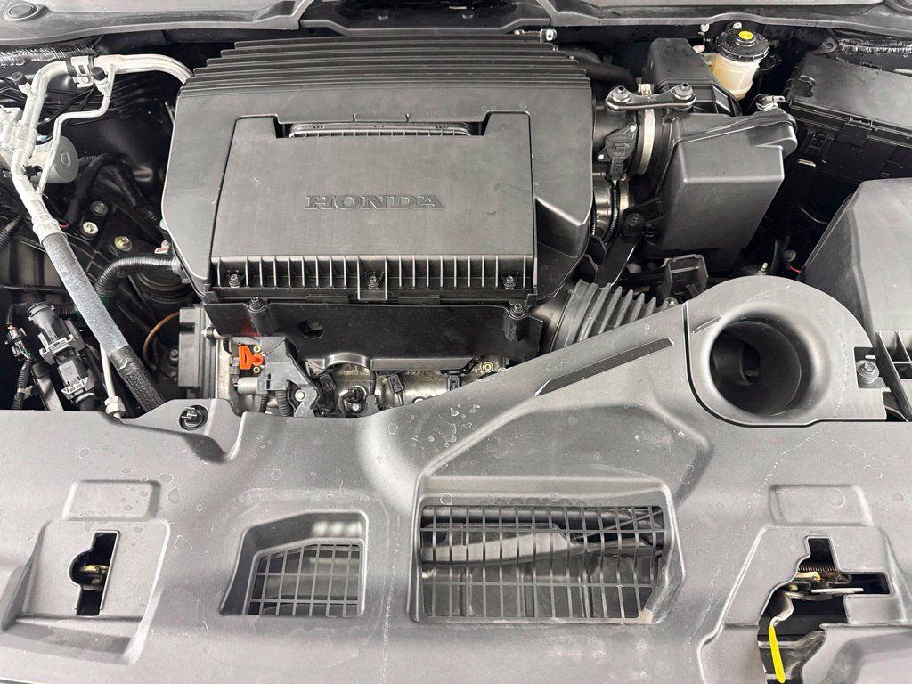 Used 2025 Honda Pilot Touring image 19