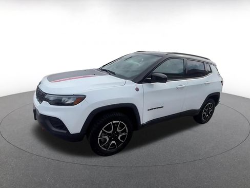 Used 2025 Jeep Compass Trailhawk AWD/4WD image 7