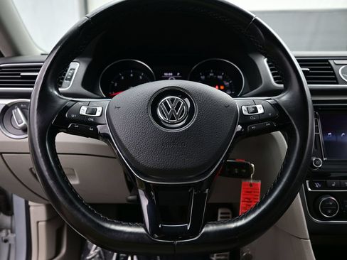 Used 2017 Volkswagen Passat 1.8T R-Line FWD image 22