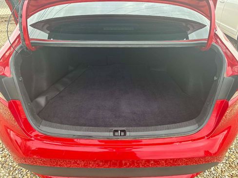 Used 2021 Toyota Corolla LE image 9