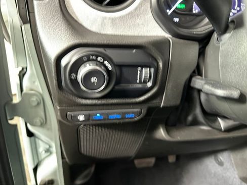 Used 2024 Jeep Wrangler Unlimited image 18