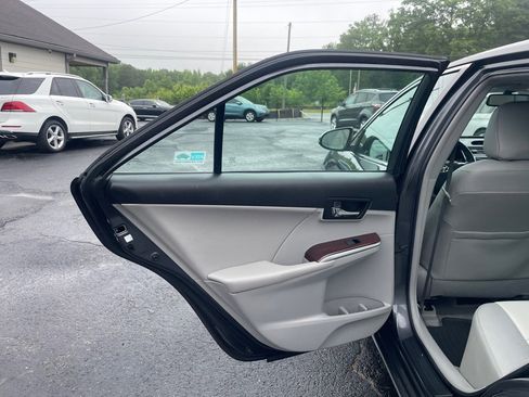 Used 2012 Toyota Camry XLE w/ Leather Pkg FWD image 18