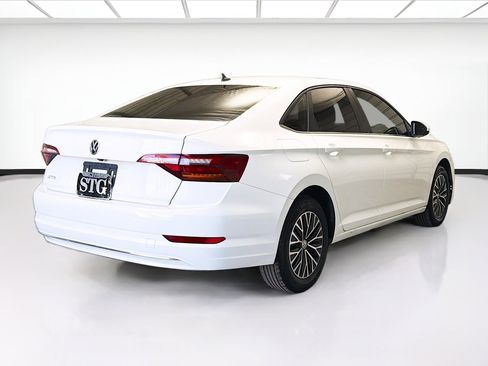 Used 2019 Volkswagen Jetta SE w/ Cold Weather Package image 4
