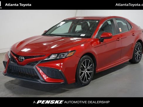 Used 2021 Toyota Camry SE FWD image 1