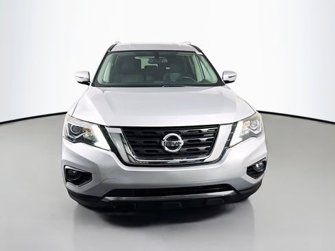 Used 2019 Nissan Pathfinder SV image 2
